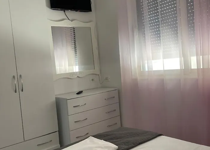 Neell Golem (Tirana)